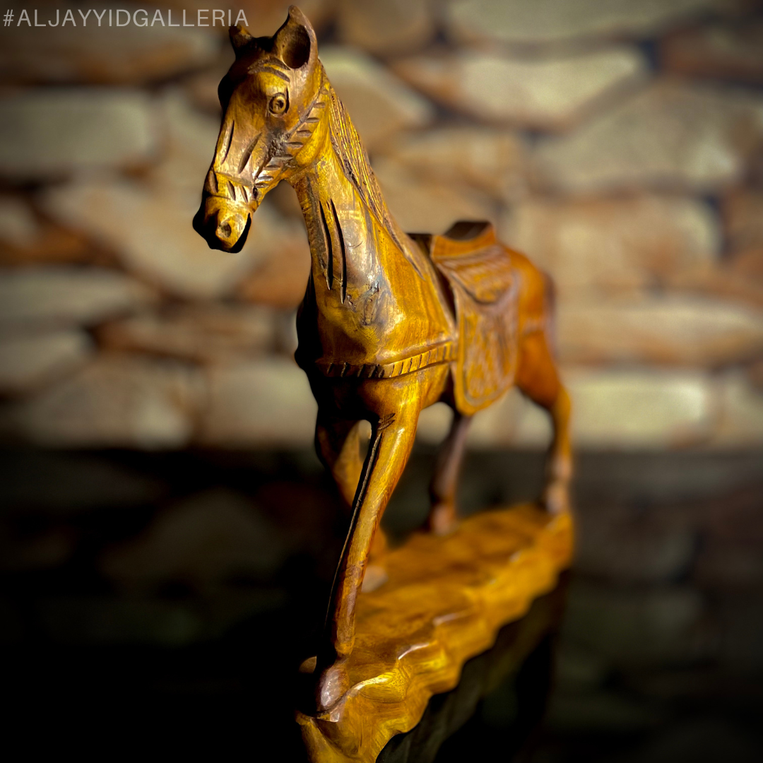 LUNA KNIGHT | Sheesham Horse.
