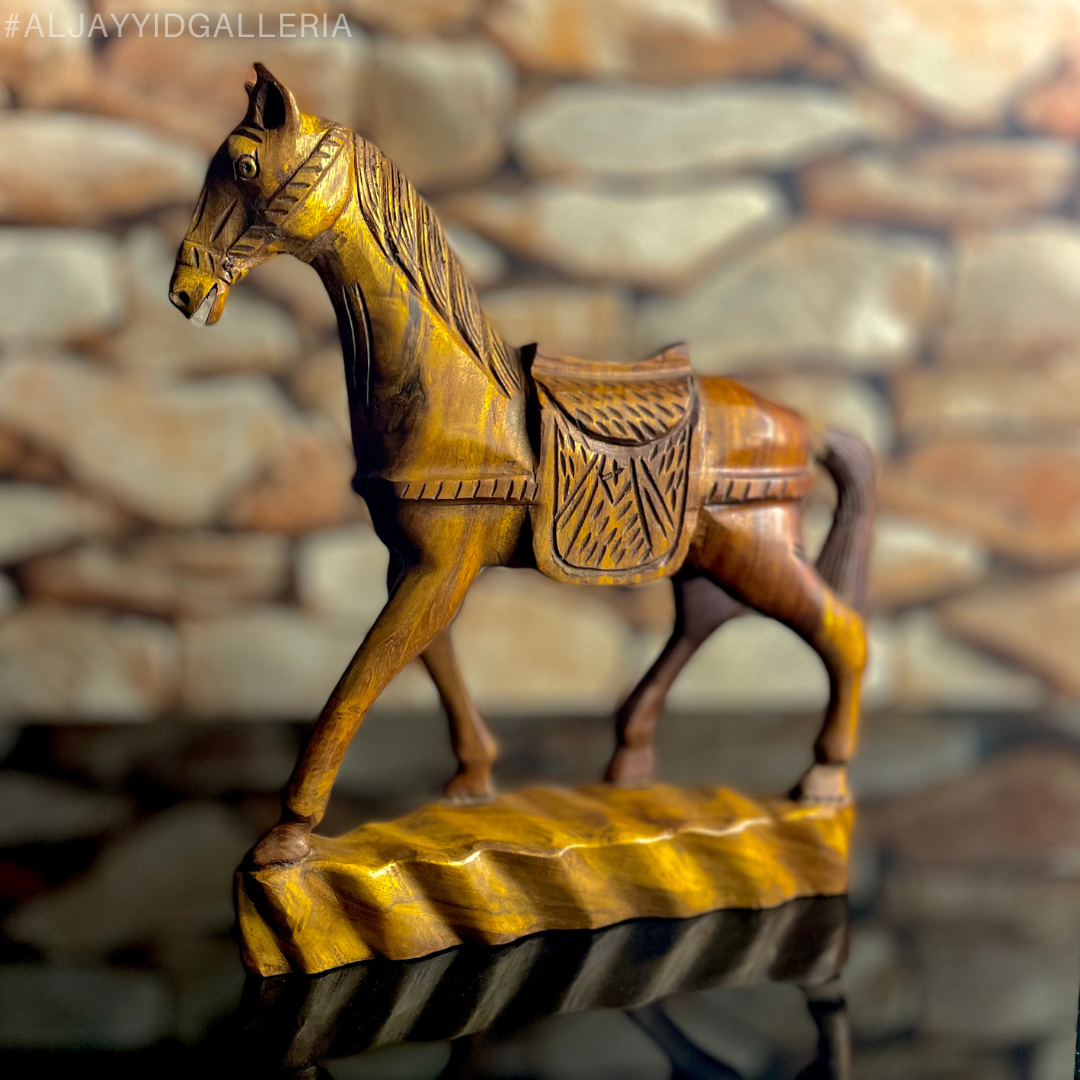 LUNA KNIGHT | Sheesham Horse.